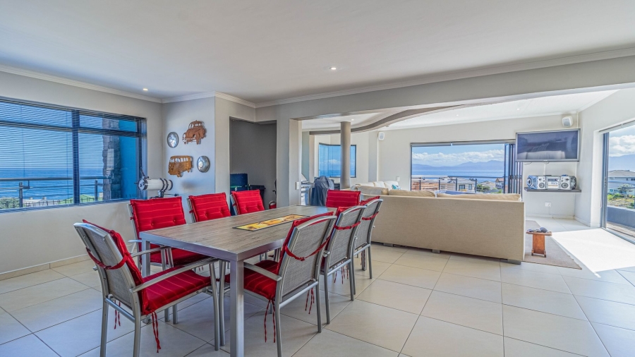 4 Bedroom Property for Sale in Perlemoenbaai Western Cape